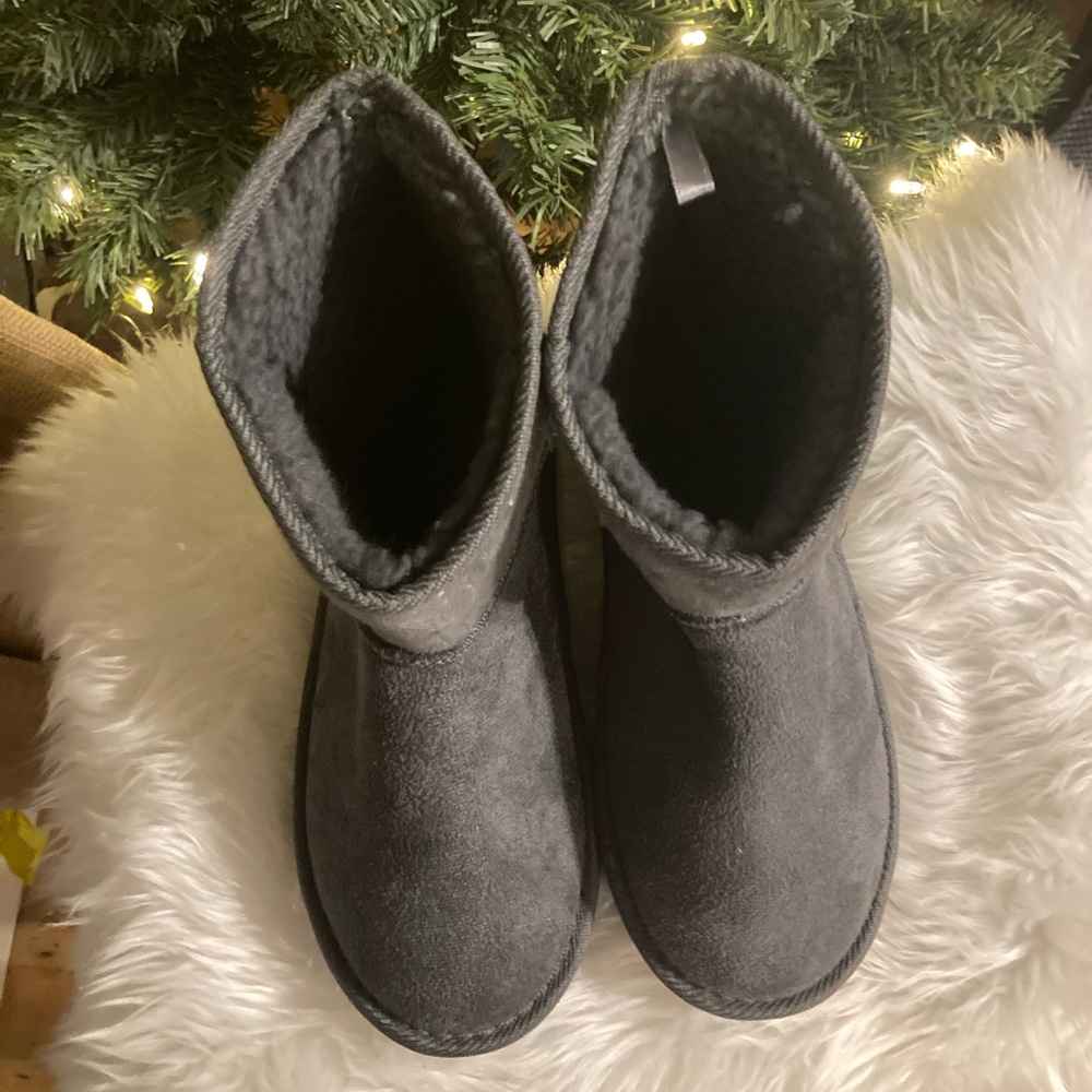 2 cute boots